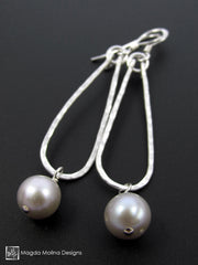 The Hammered Silver Teardrop Earrings With Light Grey Freshwater Pearls