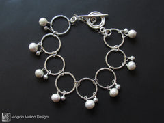The Hammered Silver Rings Bracelet With Freshwater Pearls