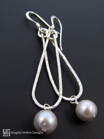 WHOLESALE - The Hammered Silver Teardrop Earrings With Light Grey Freshwater Pearls